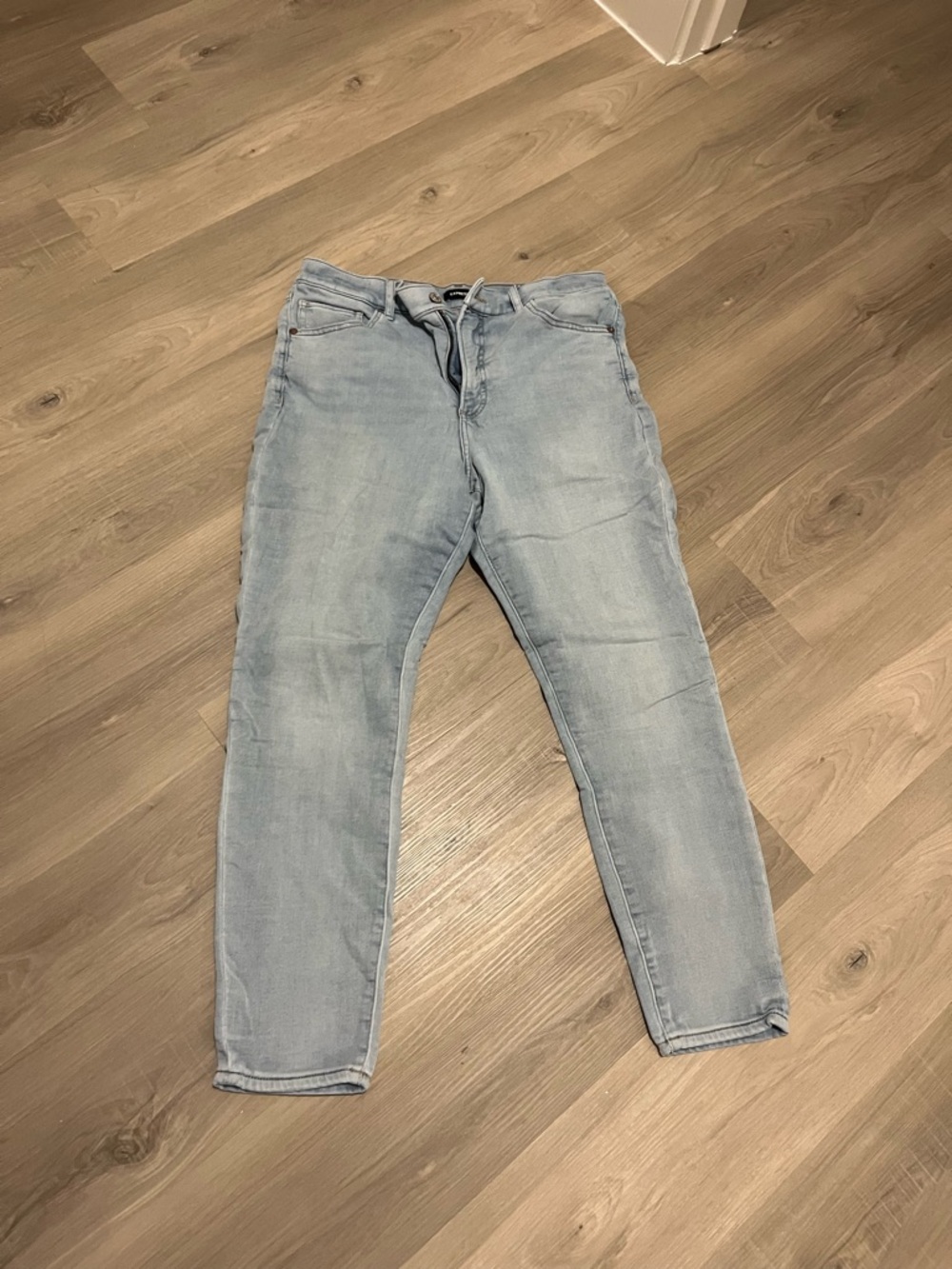 Light Wash Women’s Jeans - Classic Slim Fit
